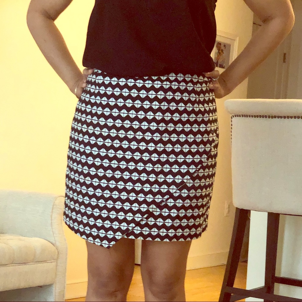 Mini black&white asymmetrical skirt.